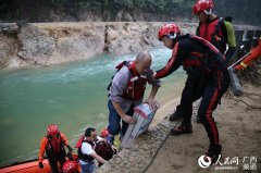 [网连中国]风雨逆行，他们与时间争锋